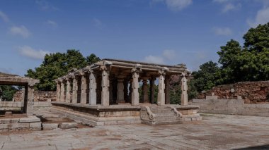 Hampi, Hindistan 'ın kalbinde büyük bir imparatorluğun kalıntıları..
