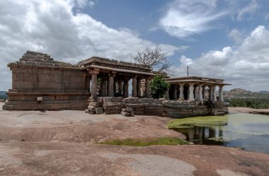 Hemakuta Hill Tapınağı Kompleksi, Hampi. Hindistan.