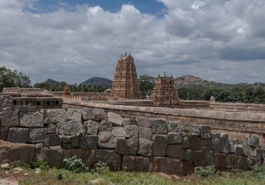 Hemakuta Hill Tapınağı Kompleksi, Hampi. Hindistan.