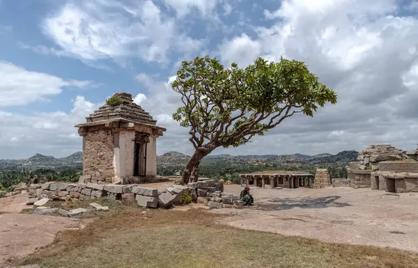 Hemakuta Hill Tapınağı Kompleksi, Hampi. Hindistan.