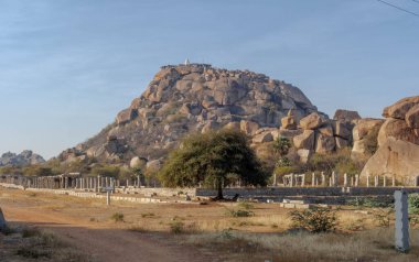 Hampi - Hindistan 'ın kalbinde büyük bir imparatorluğun kalıntıları.