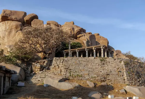 Hampi - Hindistan 'ın kalbinde büyük bir imparatorluğun kalıntıları.