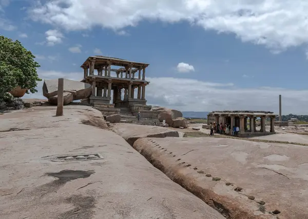 Hampi - Hindistan 'ın kalbinde büyük bir imparatorluğun kalıntıları.