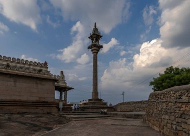 Shravanabelagola Güney Hindistan 'da en çok ziyaret edilen Jain hac alanlarından biridir..