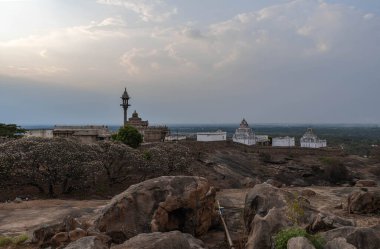 Shravanabelagola Güney Hindistan 'da en çok ziyaret edilen Jain hac alanlarından biridir..
