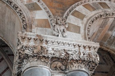 Chhatrapati Shivaji Maharaj Terminus, eski adıyla Victoria Terminus Hindistan 'ın Mumbai şehrinde..