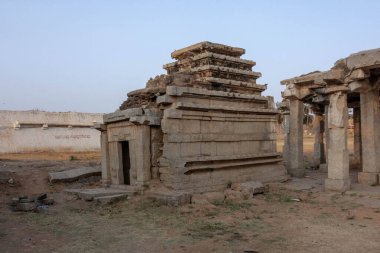 Hampi - Hindistan 'ın kalbinde büyük bir imparatorluğun kalıntıları.
