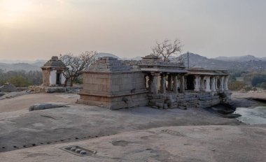 Hampi - Hindistan 'ın kalbinde büyük bir imparatorluğun kalıntıları.