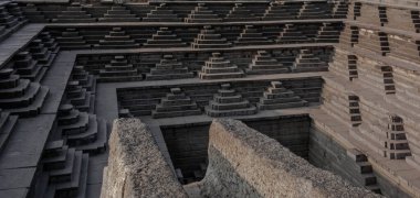 Hindistan, Hampi 'de Basamaklı Tank.