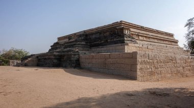 Bu yapıya Büyük Platform ya da 