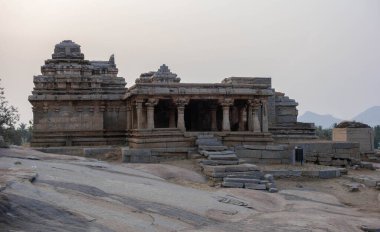 Hampi - Hindistan 'ın kalbinde büyük bir imparatorluğun kalıntıları.