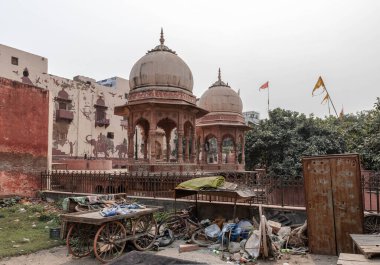 Vrindavan Hindistan 'da bir şehirdir. Burası, Vaishnava geleneği için en önemli yerlerden biri olan Hinduizm takipçileri için kutsal bir hac yeridir..