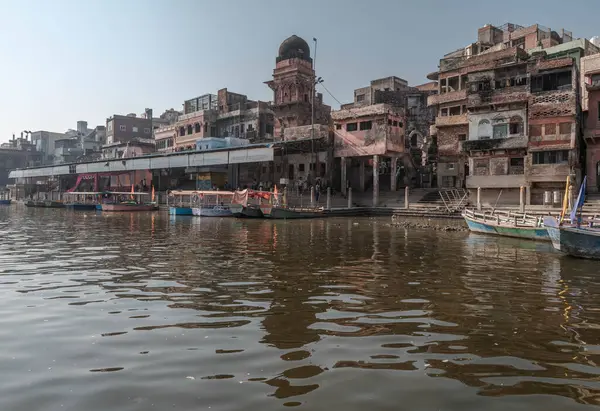 Mathura, Hindistan 'ın Yamuna Nehri kıyısındaki en eski şehirlerinden biridir.