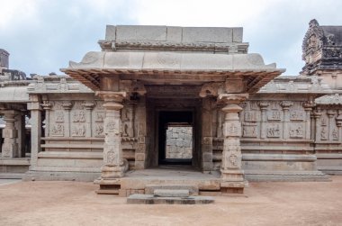 Hazara Rama Tapınağı, Hampi: Taşa kazınmış tarih. Hindistan.
