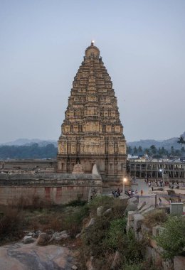 Hampi 'deki Hemakuta Hill Tapınağı Kompleksi. Hindistan