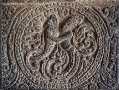 Badami Mağara Tapınakları, küçük Badami kasabası yakınlarındaki dört mağara tapınağından oluşan bir kompleks. Karnataka. Hindistan.