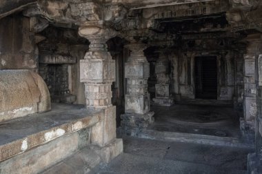 Hampi - Hindistan 'ın kalbinde büyük bir imparatorluğun kalıntıları.