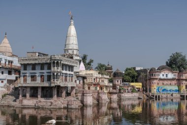 Govardhana ve çevresi kutsal kabul edilir ve hac için önemli bir yerdir. Hindistan.