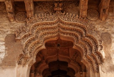 Lotus Mahal veya Chitranjini Mahal, Hindistan 'ın Hampi şehrinde bulunan önemli bir laik yapıdır..