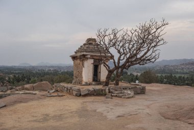 Hampi - Hindistan 'ın kalbinde büyük bir imparatorluğun kalıntıları.