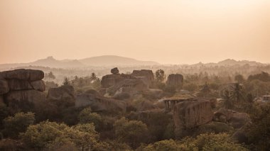 Sabahları dağların güzel manzarası
