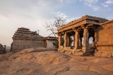 Hampi - Hindistan 'ın kalbinde büyük bir imparatorluğun kalıntıları.