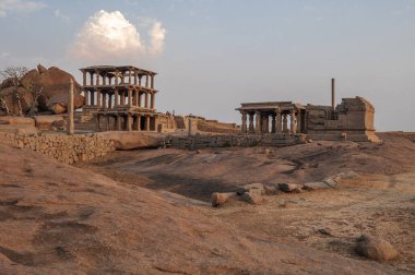 Hampi - Hindistan 'ın kalbinde büyük bir imparatorluğun kalıntıları.