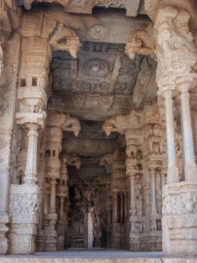 Hampi - Hindistan 'ın kalbinde büyük bir imparatorluğun kalıntıları.