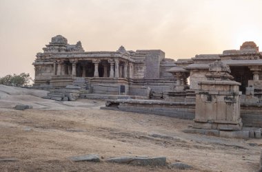 Hampi - Hindistan 'ın kalbinde büyük bir imparatorluğun kalıntıları.