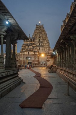 Hampi - Hindistan 'ın kalbinde büyük bir imparatorluğun kalıntıları.