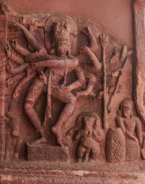 Badami mağara tapınakları dört Hindu 'dan oluşuyor, Jain ve küçük Badami kasabası yakınlarındaki Budist mağara tapınakları. Hindistan.