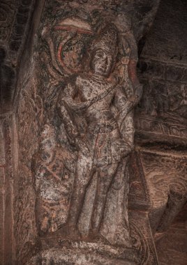 Badami mağara tapınakları dört Hindu 'dan oluşuyor, Jain ve küçük Badami kasabası yakınlarındaki Budist mağara tapınakları. Hindistan.