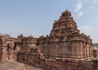 Pattadakal, Hindistan 'ın Karnataka kentinde 7. ve 8. yüzyıllara dayanan Hindu ve Jain tapınakları kompleksi..