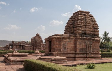 Pattadakal, Hindistan 'ın Karnataka kentinde 7. ve 8. yüzyıllara dayanan Hindu ve Jain tapınakları kompleksi..