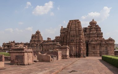 Pattadakal, Hindistan 'ın Karnataka kentinde 7. ve 8. yüzyıllara dayanan Hindu ve Jain tapınakları kompleksi..