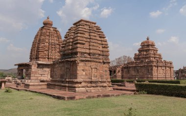Pattadakal, Hindistan 'ın Karnataka kentinde 7. ve 8. yüzyıllara dayanan Hindu ve Jain tapınakları kompleksi..
