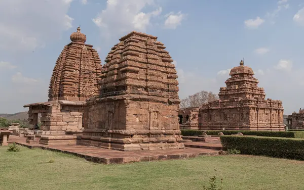 Pattadakal, Hindistan 'ın Karnataka kentinde 7. ve 8. yüzyıllara dayanan Hindu ve Jain tapınakları kompleksi..
