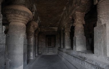 Ellora Mağaraları: Eşsiz Tapınak Kompleksi. Maharashtra. Hindistan.