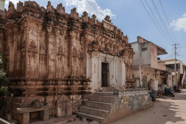 Badami, Hindistan 'ın Karnataka eyaletinde yer alan bir şehirdir..