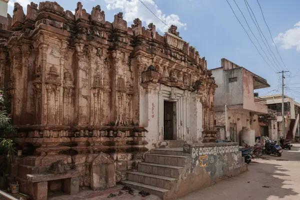 Badami, Hindistan 'ın Karnataka eyaletinde yer alan bir şehirdir..