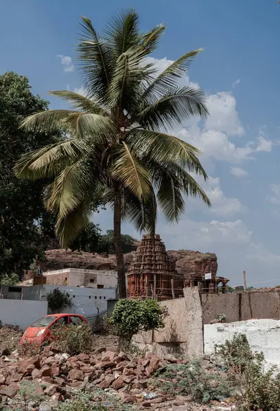 Badami, Hindistan 'ın Karnataka eyaletinde yer alan bir şehirdir..