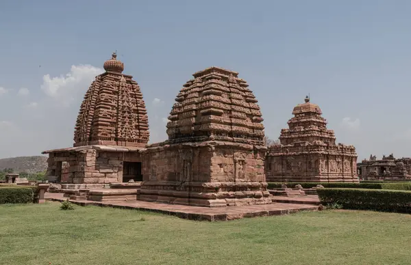 Pattadakal antik bir tapınak şehridir, antik Hindu mimarisinin seçkin örneklerinden biridir. Hindistan.