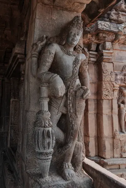 Pattadakal antik bir tapınak şehridir, antik Hindu mimarisinin seçkin örneklerinden biridir. Hindistan.