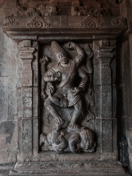 Pattadakal antik bir tapınak şehridir, antik Hindu mimarisinin seçkin örneklerinden biridir. Hindistan.