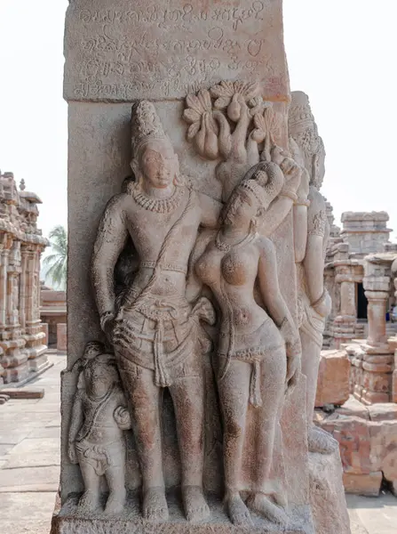 Pattadakal antik bir tapınak şehridir, antik Hindu mimarisinin seçkin örneklerinden biridir. Hindistan.