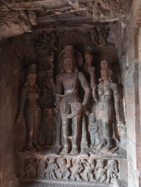 Badami Mağaraları Hindistan 'ın Karnataka eyaletinde eşsiz bir mimari komplekstir..