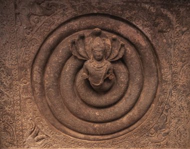 Badami Mağaraları Hindistan 'ın Karnataka eyaletinde eşsiz bir mimari komplekstir..