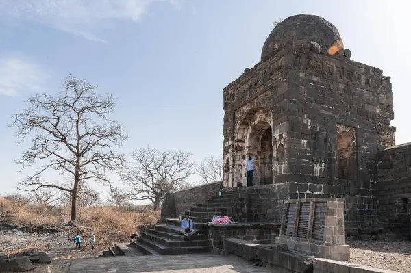 Daulatabad, Hindistan 'ın Maharashtra eyaletinde aynı isimde bir köyün yakınında bulunan tarihi bir 14. yüzyıl şehridir.