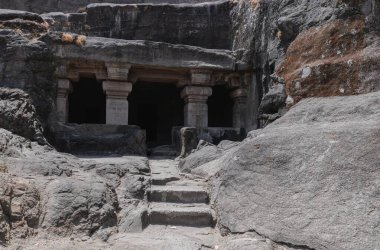 Ellora Mağaraları: Eşsiz Tapınak Kompleksi. Maharashtra. Hindistan.