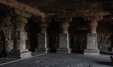 Ellora Mağaraları: Eşsiz Tapınak Kompleksi. Maharashtra. Hindistan.